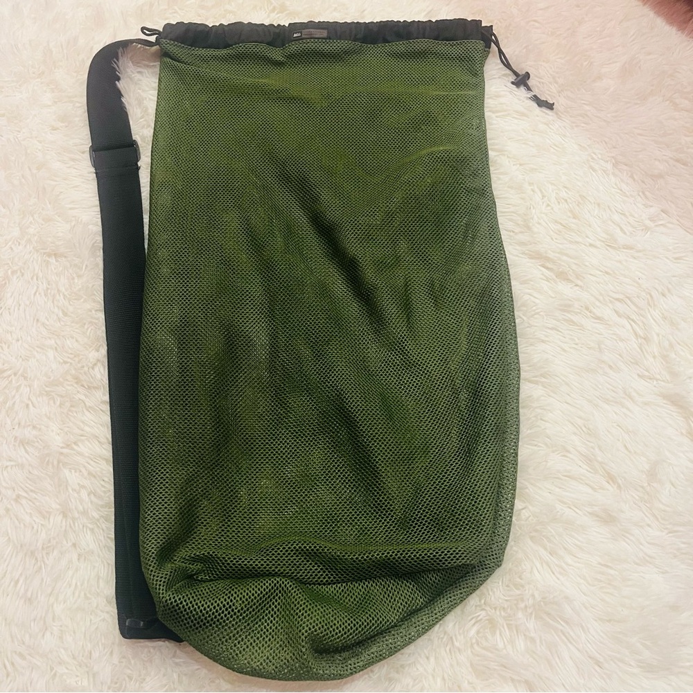 REI Recreational Equipment Mesh Storage Zipper Organizer Sack Olive Green